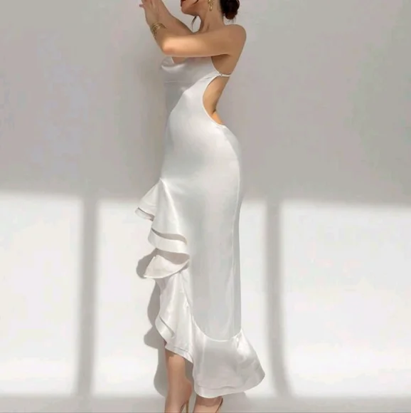 Elegant Asymmetrical White Dress - Picture 3 of 4